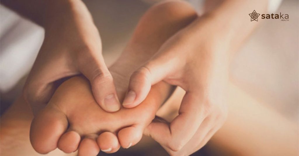 Bấm huyệt, xóa bóp người bị nhiễm hàn khí